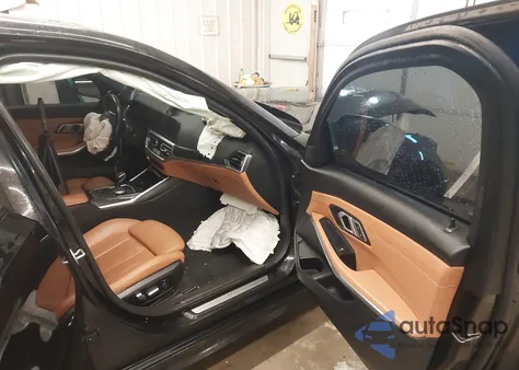 2021 BMW 330I xDrive z USA, uszkodzony, nr VIN 3MW5R7J02M8B77788